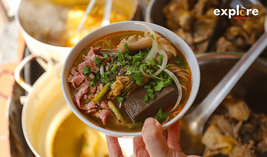 vietna-private-car-bun-bo-hue